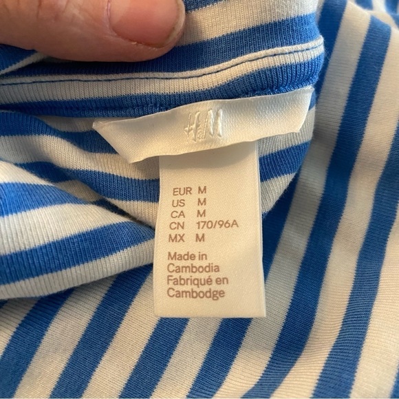🛍️3/$30 H&M women’s  striped ruffled long sleeved shirt in size medium - Picture 6 of 15